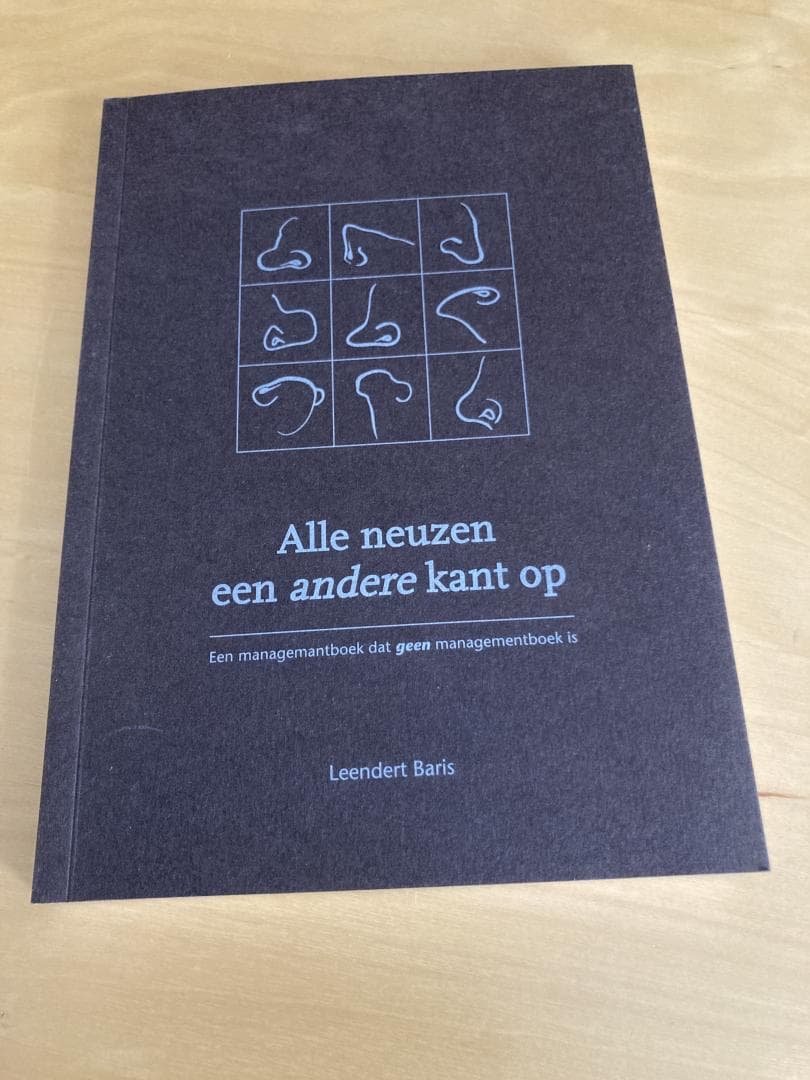 Alle neuzen een andere kant op