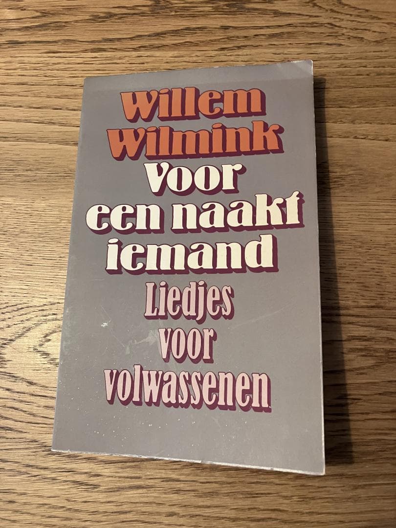 Voor een naakt iemand